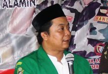 Mencari Benar Di Dunia Dusta