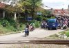 Menerobos Palang Pintu Perlintasan Kereta Api sudah Membudaya