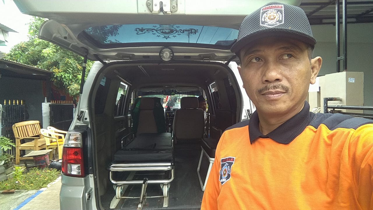 Banser Karawang Bantu Korban Ledakan Gas Elpiji