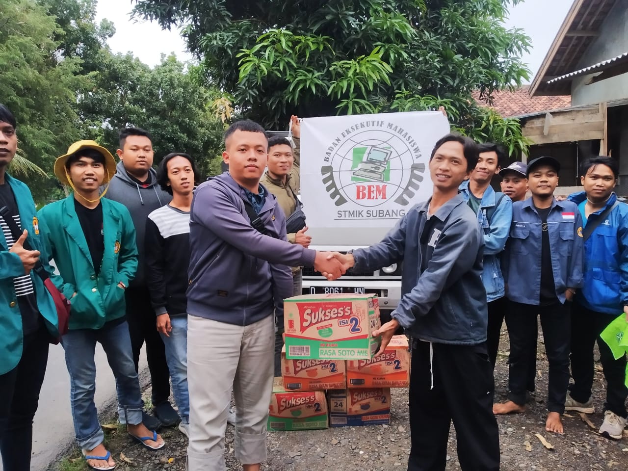 Gerakan Mahasiswa Peduli Banjir Subang Utara || BEM STMIK Subang Turun Kejalan…!!!