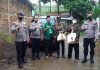 SANTUNI GURU NGAJI DAN WARGA KURANG MAMPU ANSOR BANSER SUKASARI BERSAMA SATBRIMOB POLDA JABAR